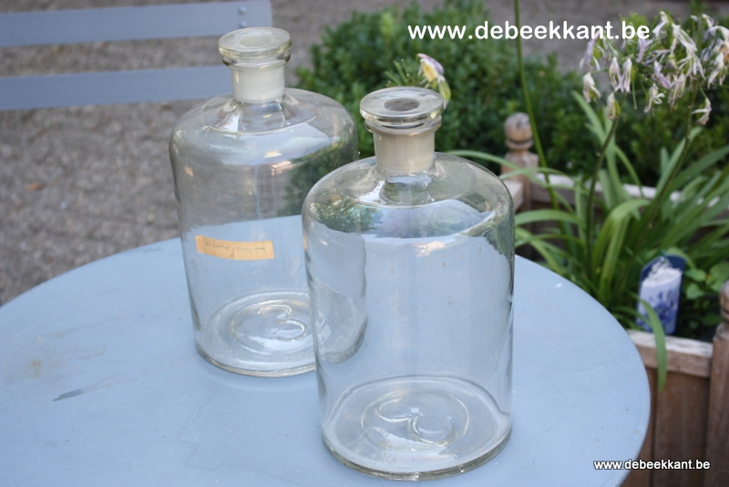Set van 2 antieke apothekersflessen met dop nummers 6 en 7